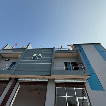 Hotel Raghunath Palace Khātu Екстериор снимка