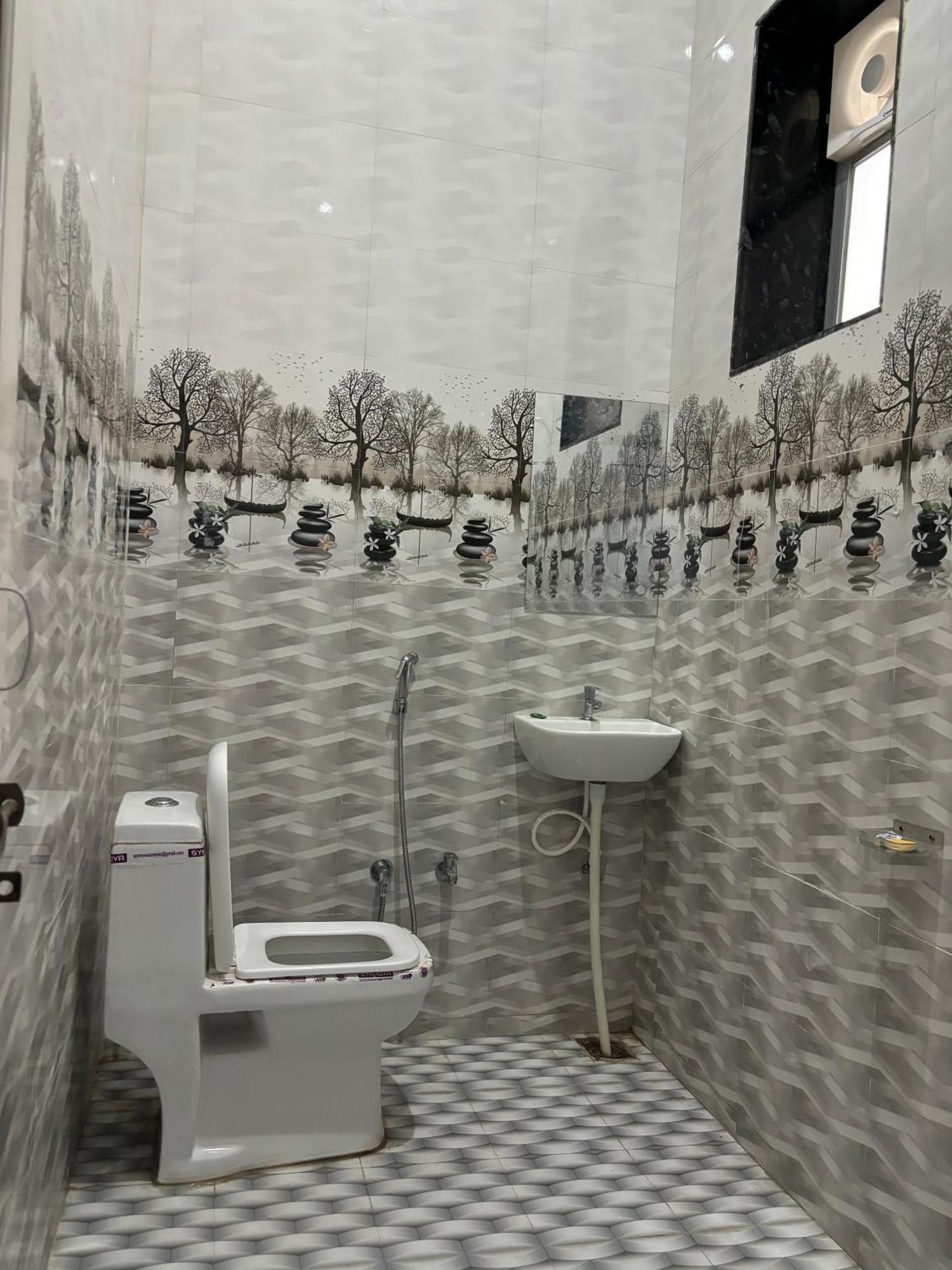 Hotel Raghunath Palace Khātu Екстериор снимка