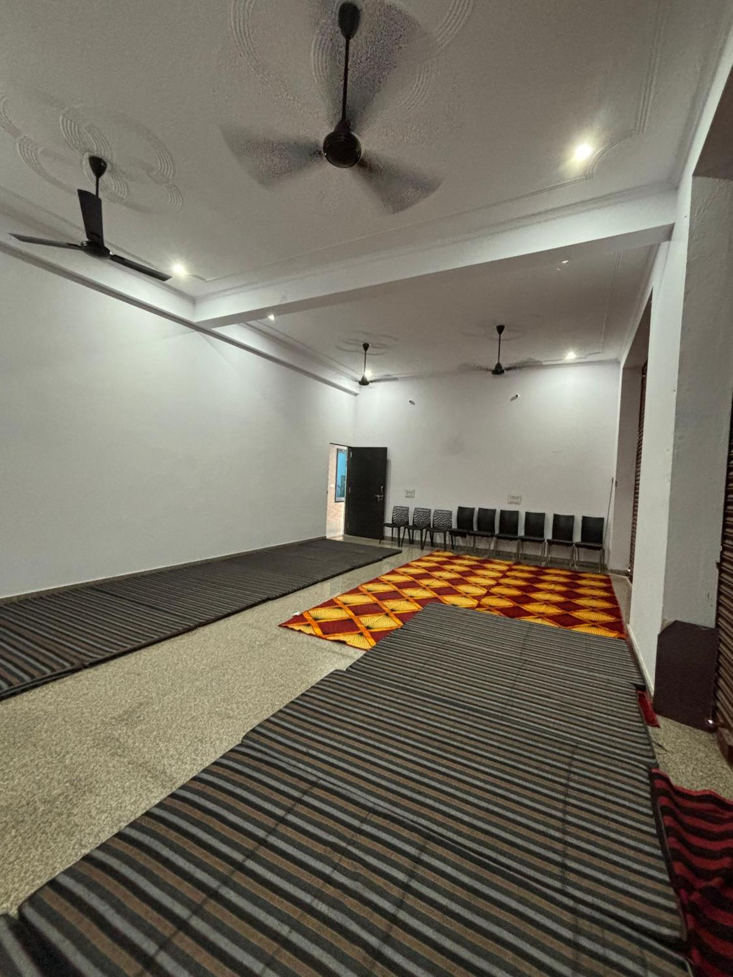 Hotel Raghunath Palace Khātu Екстериор снимка