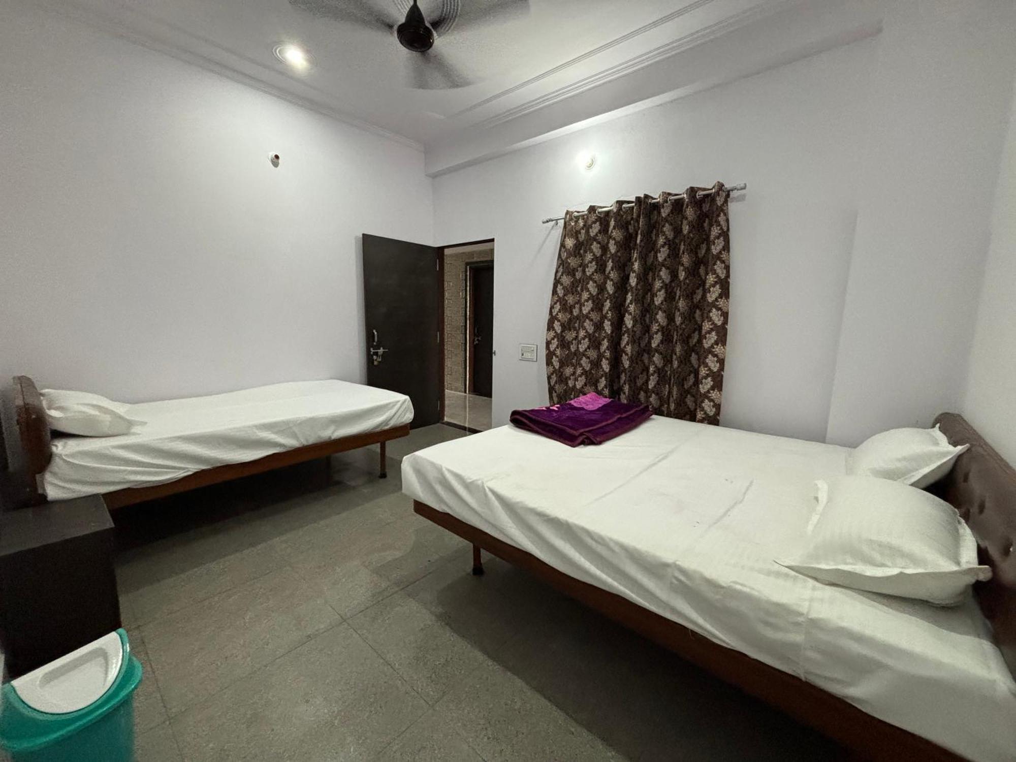 Hotel Raghunath Palace Khātu Екстериор снимка