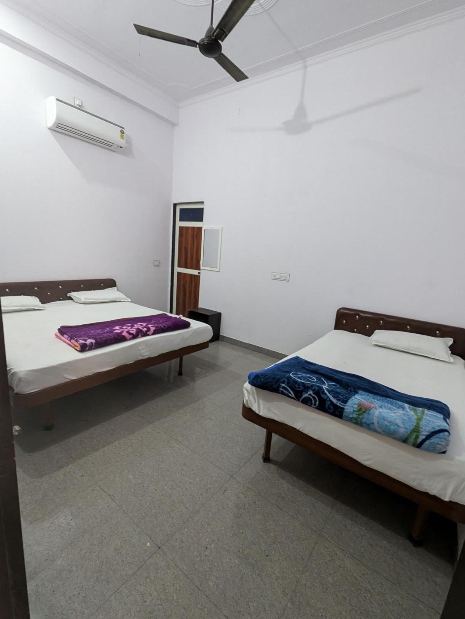 Hotel Raghunath Palace Khātu Екстериор снимка