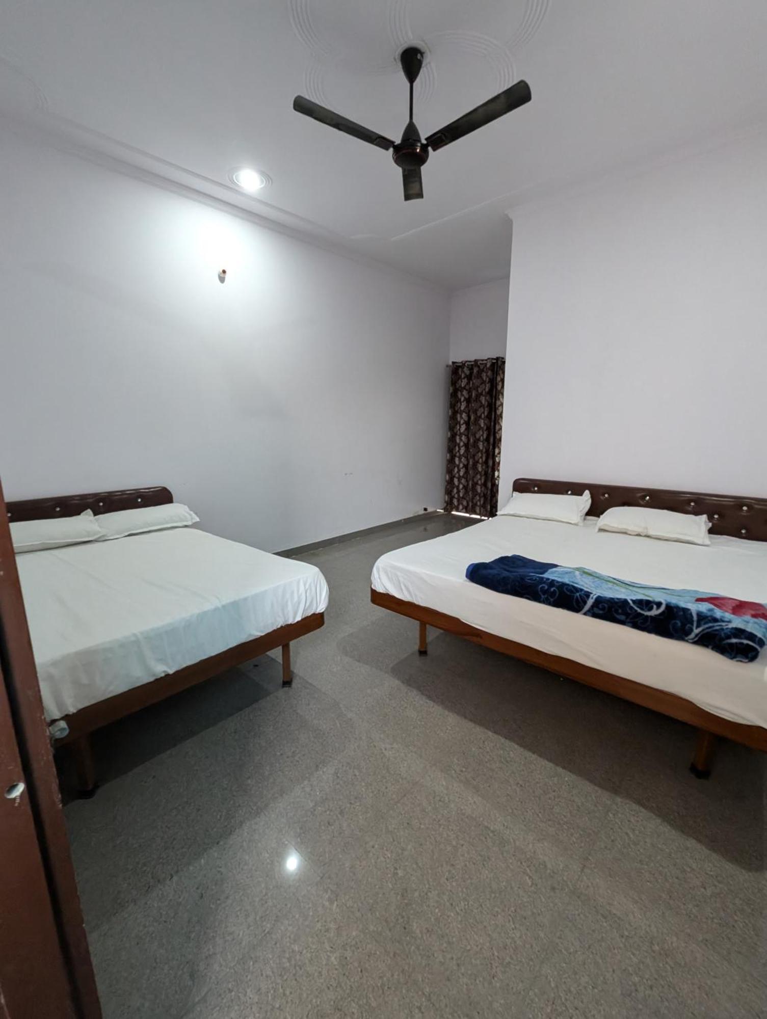 Hotel Raghunath Palace Khātu Екстериор снимка
