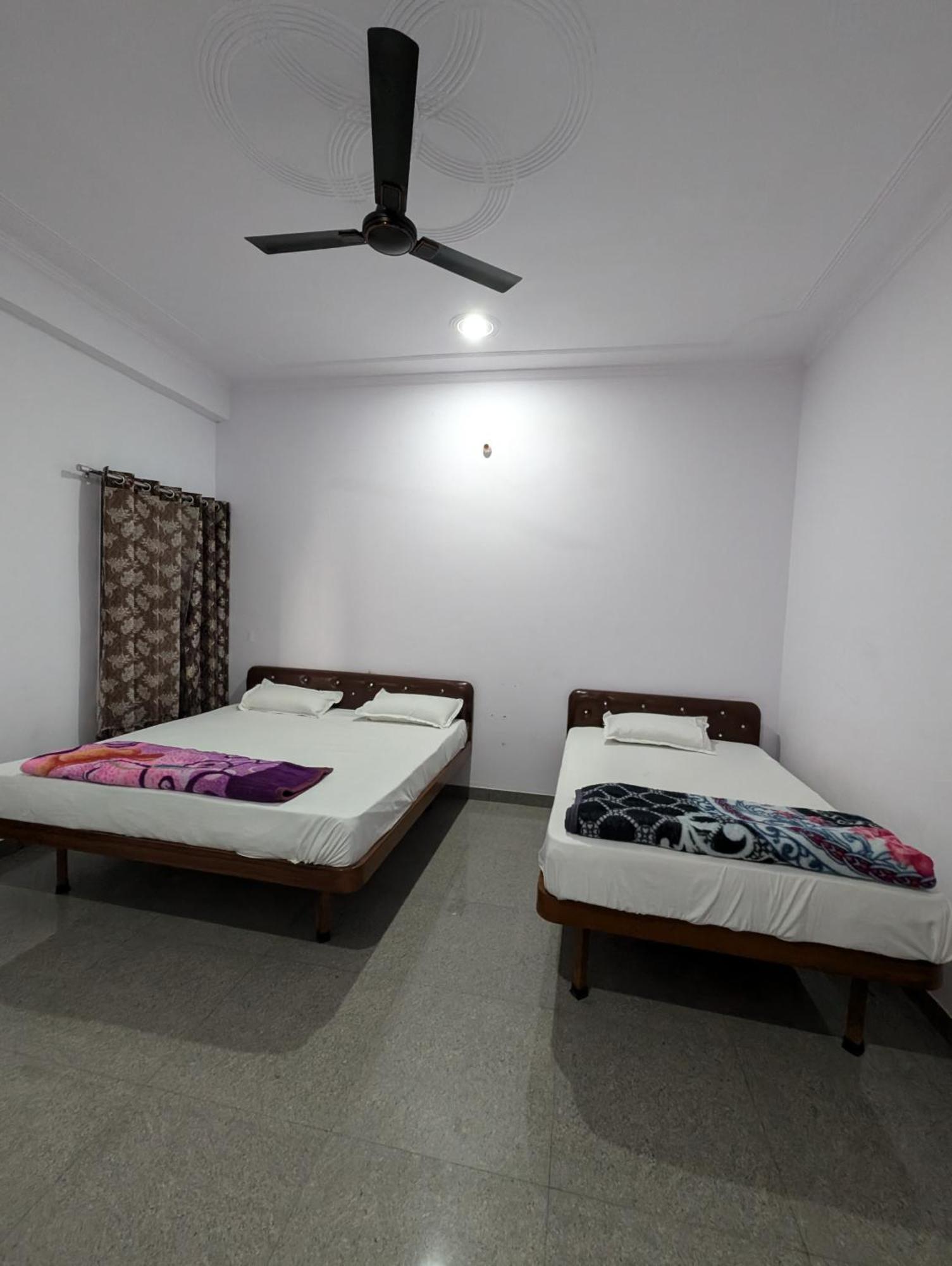 Hotel Raghunath Palace Khātu Екстериор снимка